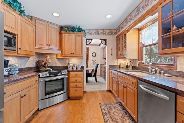 6433 S 121st STREET, Franklin, WI 53132