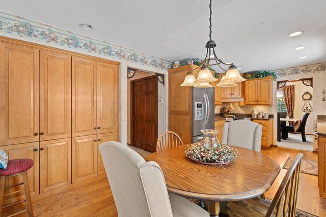 6433 S 121st STREET, Franklin, WI 53132