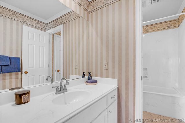 6828 E 118th Street S, Bixby, OK 74008