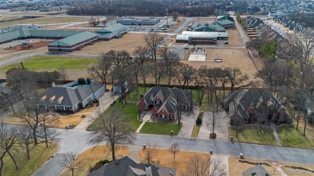 6828 E 118th Street S, Bixby, OK 74008