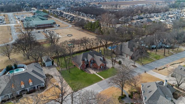 6828 E 118th Street S, Bixby, OK 74008