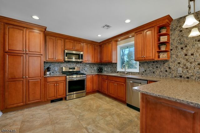 12 Studer Rd, Clinton Twp., NJ 08809
