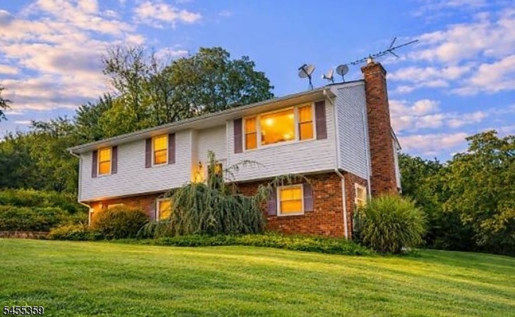 12 Studer Rd, Clinton Twp., NJ 08809