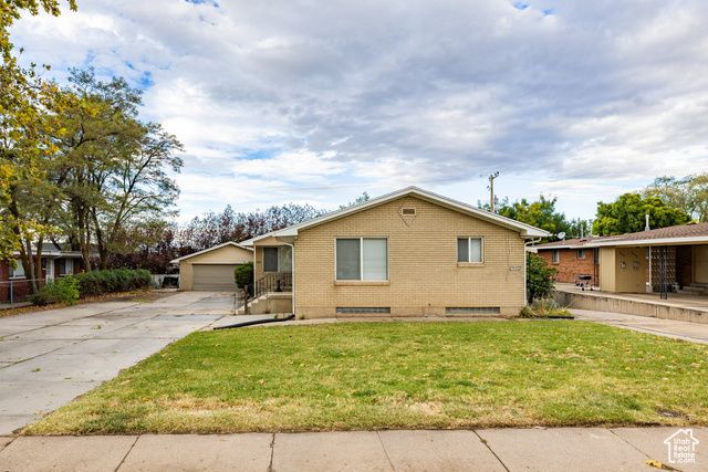 5643 S 2200 W, Roy, UT 84067