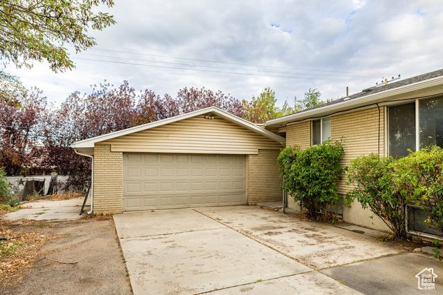 5643 S 2200 W, Roy, UT 84067