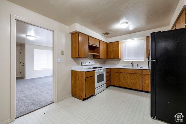 5643 S 2200 W, Roy, UT 84067