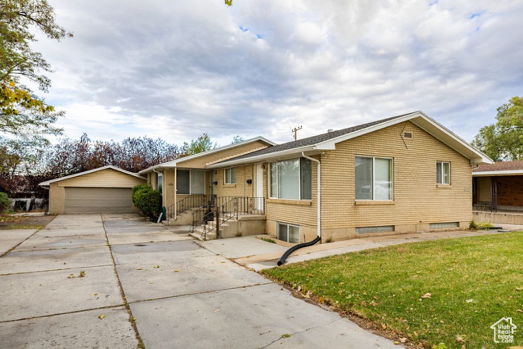 5643 S 2200 W, Roy, UT 84067
