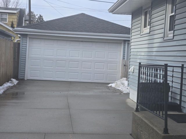 1230 S 31ST STREET, Manitowoc, WI 54220