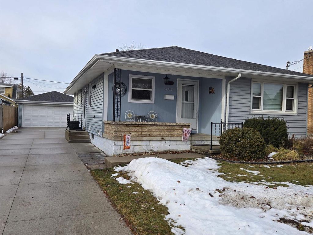 1230 S 31ST STREET, Manitowoc, WI 54220