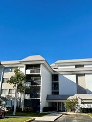 721 N Pine Island Road 213, Plantation, FL 33324