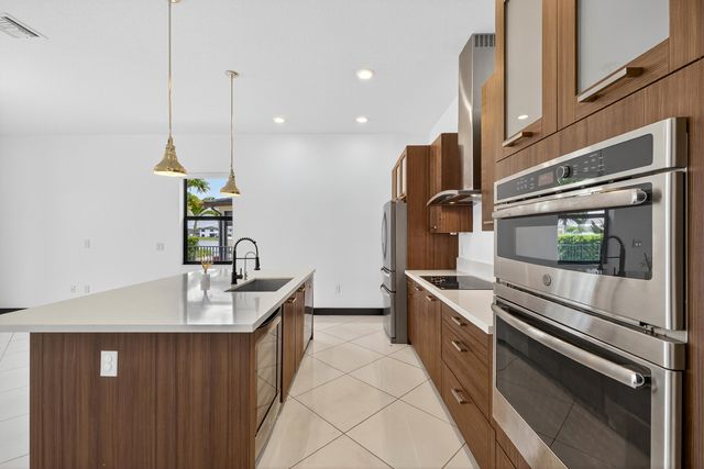 15800 NW 88th Avenue, Miami Lakes, FL 33018