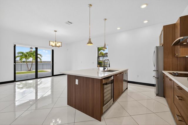 15800 NW 88th Avenue, Miami Lakes, FL 33018