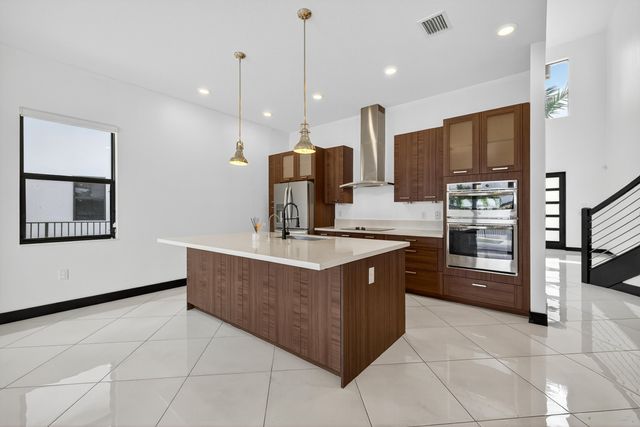 15800 NW 88th Avenue, Miami Lakes, FL 33018