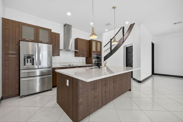 15800 NW 88th Avenue, Miami Lakes, FL 33018