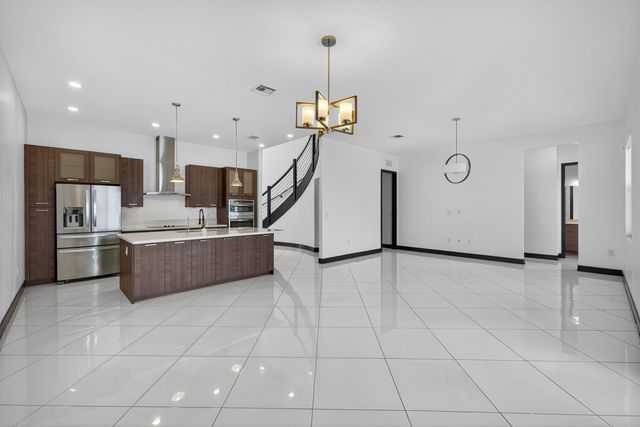 15800 NW 88th Avenue, Miami Lakes, FL 33018