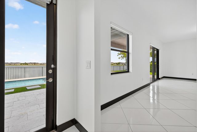 15800 NW 88th Avenue, Miami Lakes, FL 33018