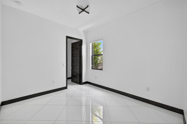 15800 NW 88th Avenue, Miami Lakes, FL 33018