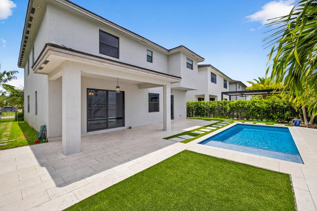 15800 NW 88th Avenue, Miami Lakes, FL 33018