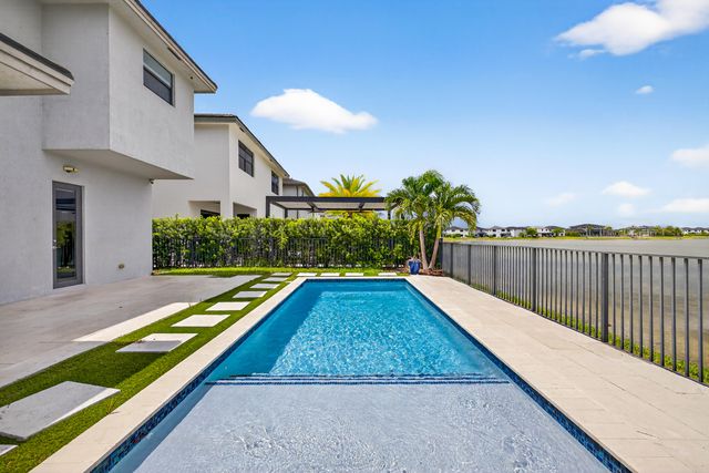 15800 NW 88th Avenue, Miami Lakes, FL 33018