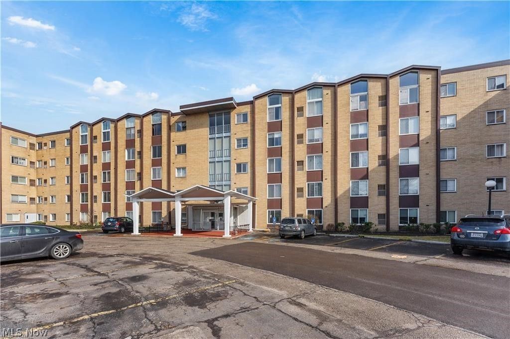 25735 Lorain Road 315, North Olmsted, OH 44070