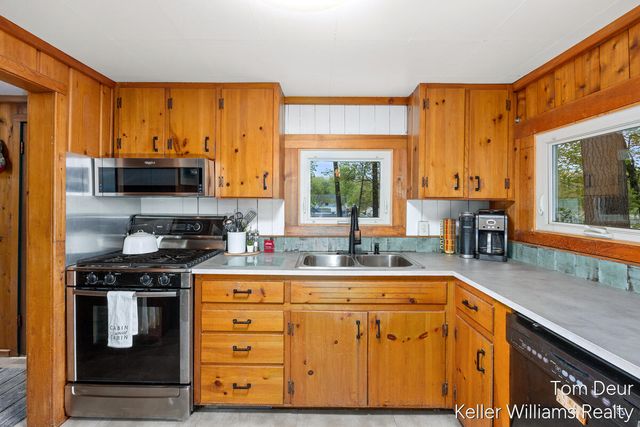 8175 S Island View Drive, Newaygo, MI 49337