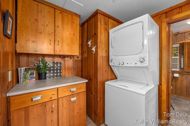 8175 S Island View Drive, Newaygo, MI 49337