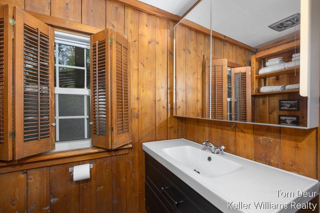 8175 S Island View Drive, Newaygo, MI 49337