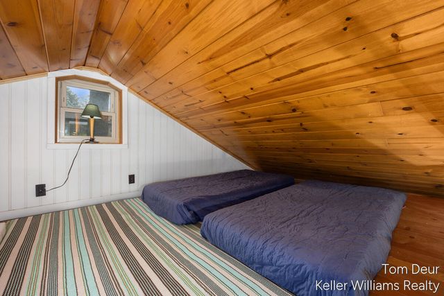 8175 S Island View Drive, Newaygo, MI 49337