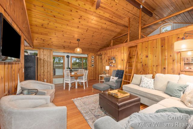 8175 S Island View Drive, Newaygo, MI 49337