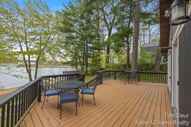 8175 S Island View Drive, Newaygo, MI 49337