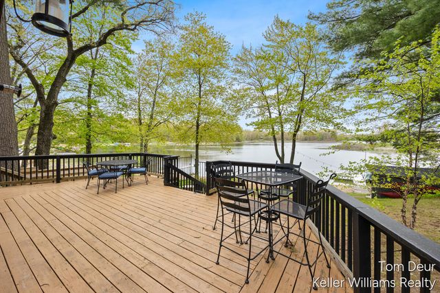 8175 S Island View Drive, Newaygo, MI 49337