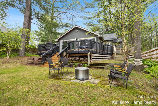 8175 S Island View Drive, Newaygo, MI 49337