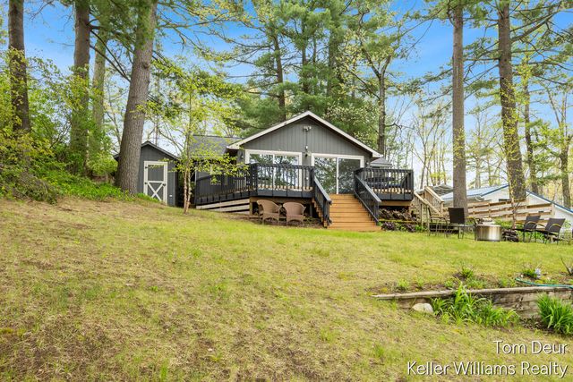 8175 S Island View Drive, Newaygo, MI 49337