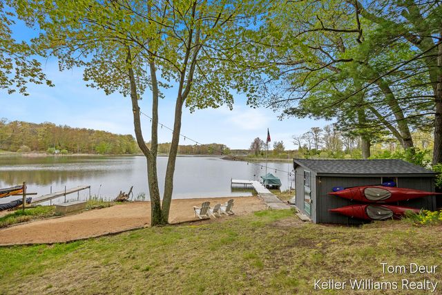 8175 S Island View Drive, Newaygo, MI 49337