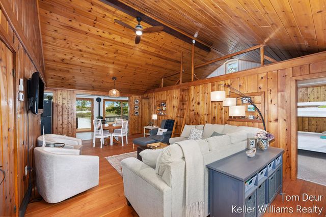8175 S Island View Drive, Newaygo, MI 49337