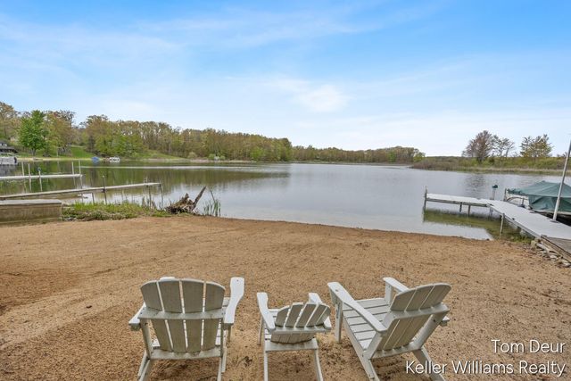 8175 S Island View Drive, Newaygo, MI 49337