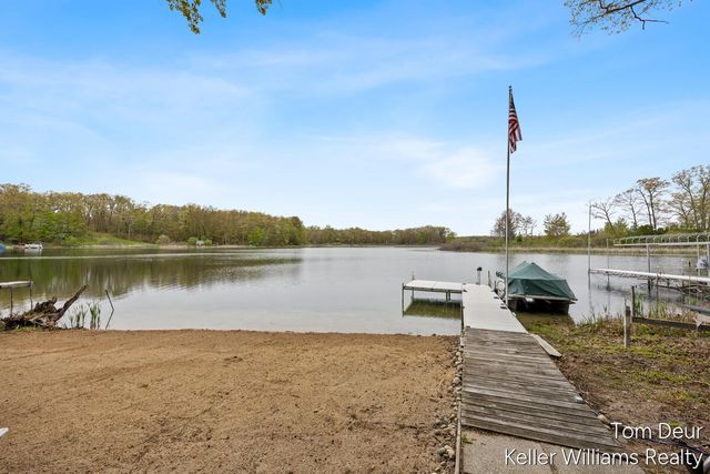 8175 S Island View Drive, Newaygo, MI 49337