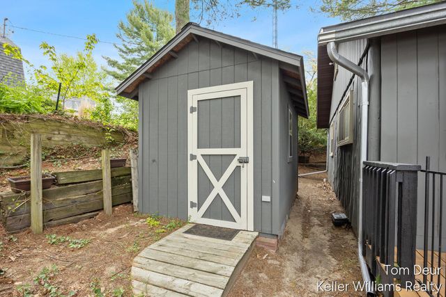 8175 S Island View Drive, Newaygo, MI 49337