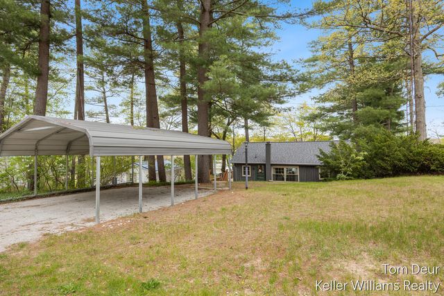 8175 S Island View Drive, Newaygo, MI 49337