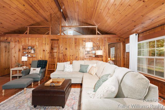 8175 S Island View Drive, Newaygo, MI 49337
