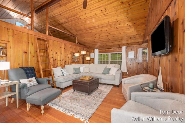 8175 S Island View Drive, Newaygo, MI 49337