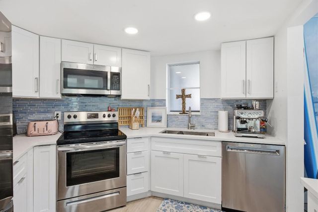 153 Seabreeze Circle, Jupiter, FL 33477