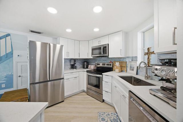 153 Seabreeze Circle, Jupiter, FL 33477