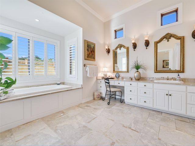 27206 Waterfall Hill PKWY, Spicewood, TX 78669