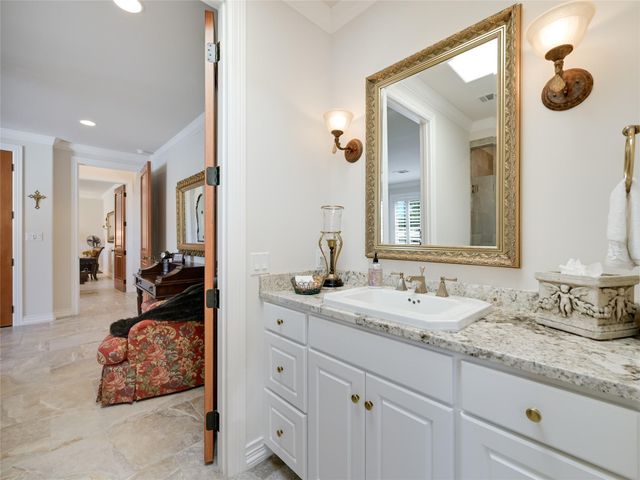 27206 Waterfall Hill PKWY, Spicewood, TX 78669