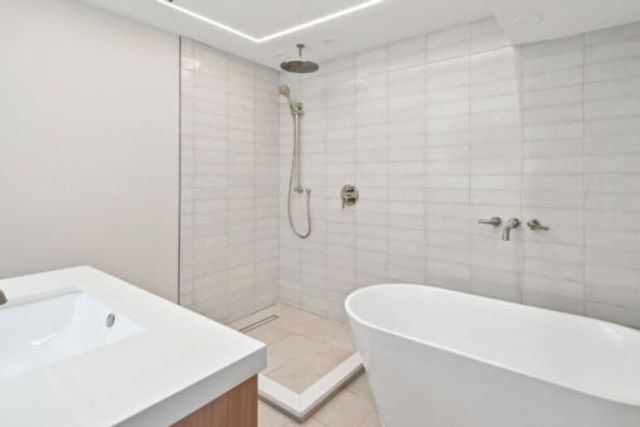 7930 S Kenwood Avenue, Chicago, IL 60619