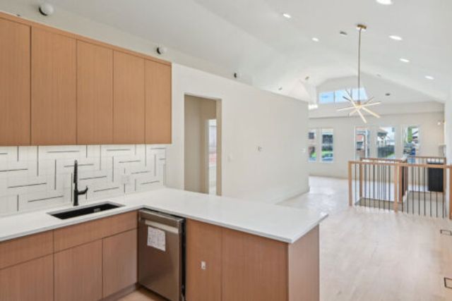 7930 S Kenwood Avenue, Chicago, IL 60619
