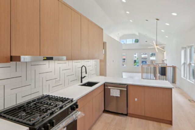 7930 S Kenwood Avenue, Chicago, IL 60619