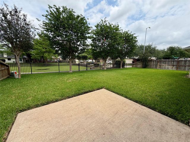 1823 Gillingham Way, Pasadena, TX 77504