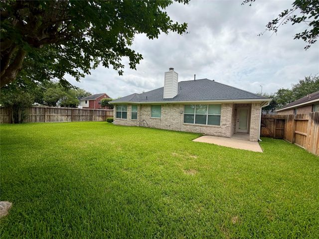 1823 Gillingham Way, Pasadena, TX 77504